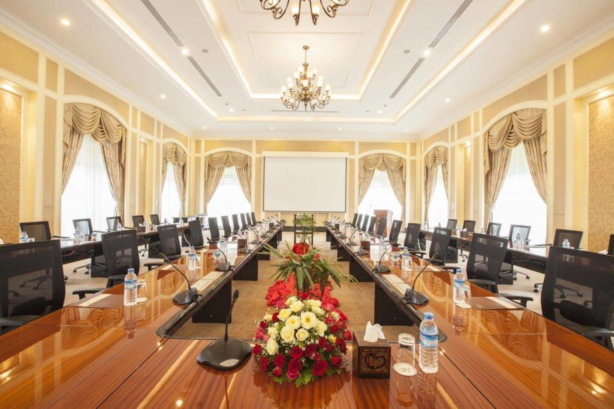 Grand Amara Hotel Naypyidaw Экстерьер фото